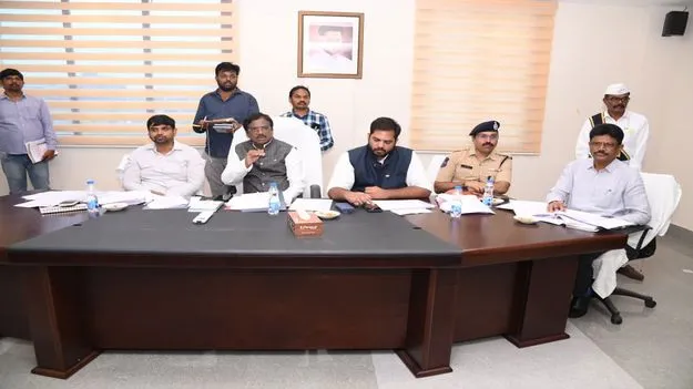 నియోజకవర్గ అభివృద్ధిపై ప్రత్యేక దృష్టి సారించాలి 