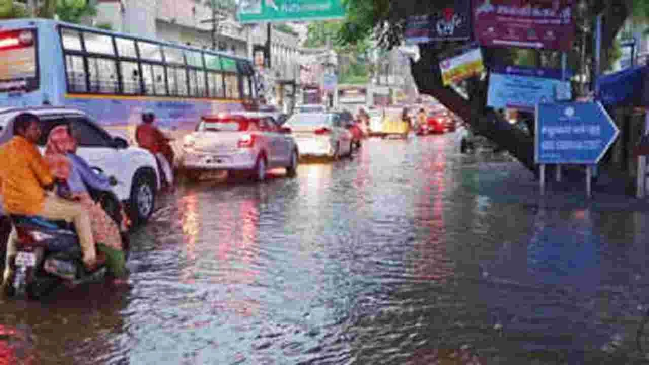 Heavy Rains: మధురైలో కుండపోత.. స్తంభించిన జనజీవనం