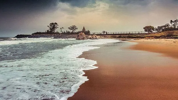 Chennai News: మహాబలిపురం తీరానికి కొట్టుకొచ్చిన ‘బలి పీఠం’  