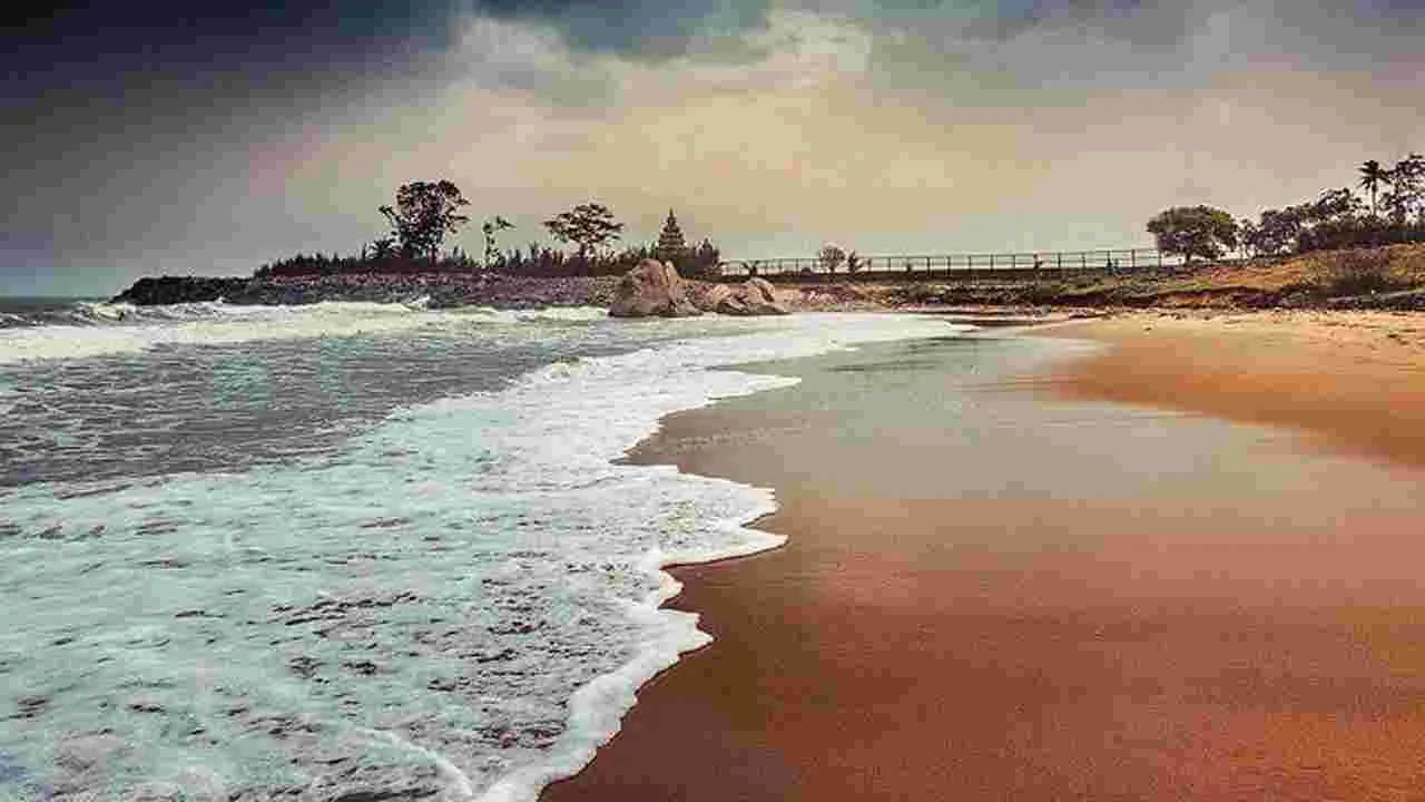 Chennai News: మహాబలిపురం తీరానికి కొట్టుకొచ్చిన ‘బలి పీఠం’  