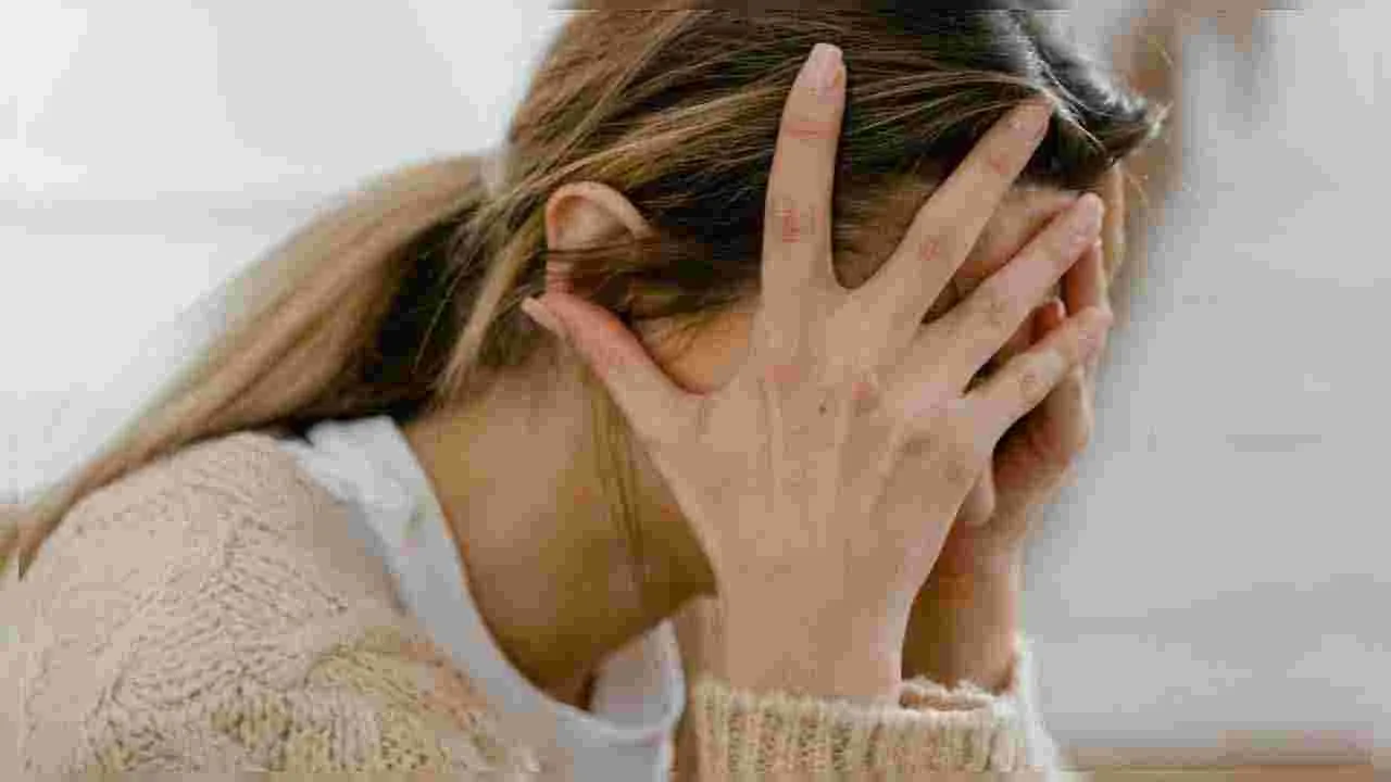 Vitamins Deficiency  Effects: ఈ విటమిన్లు లేకుంటే మనసు అల్లకల్లోలమే! నెగెటివ్ థాట్స్‌కు ఇదే కారణం?