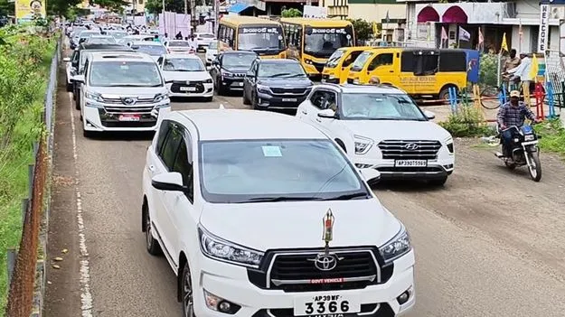 నరసాపురం పట్టణాన్ని జిల్లా కేంద్రం చేయండి