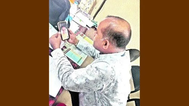 AP News: కోయంబత్తూరు నుంచి ఫోన్.. డీఎస్సీ సెలెక్ట్‌ అభ్యర్థి వీడియో కాల్‌