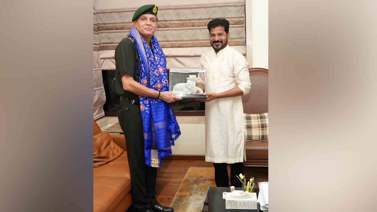 Army officers Meets CM Revanth Reddy: సీఎం రేవంత్‌రెడ్డిని కలిసిన ఆర్మీ అధికారులు