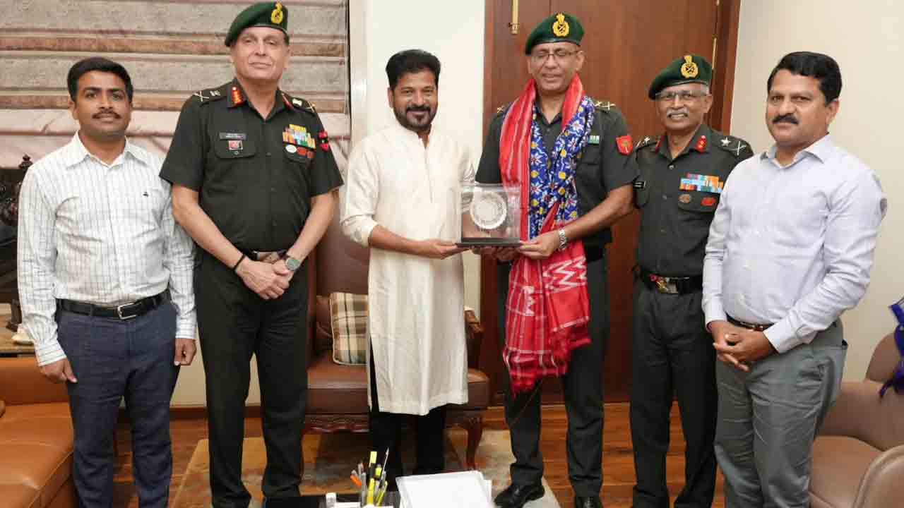 Army officers Meets CM Revanth Reddy: సీఎం రేవంత్‌రెడ్డిని కలిసిన ఆర్మీ అధికారులు