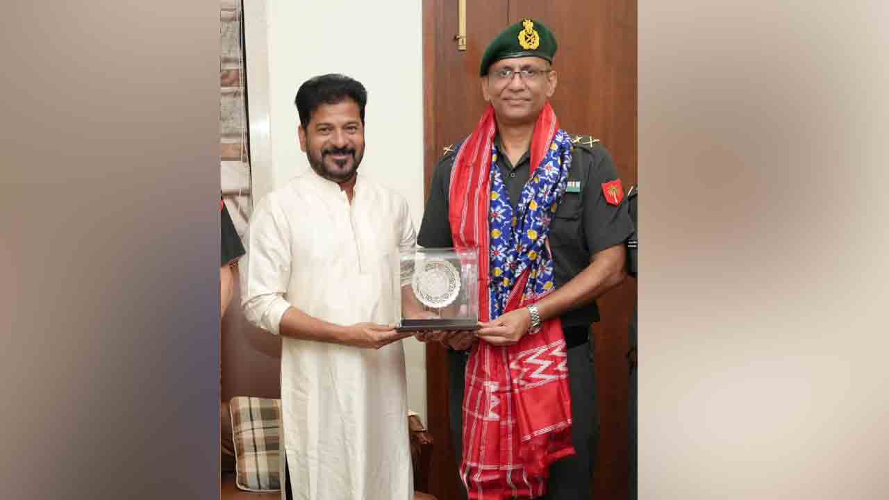 Army officers Meets CM Revanth Reddy: సీఎం రేవంత్‌రెడ్డిని కలిసిన ఆర్మీ అధికారులు
