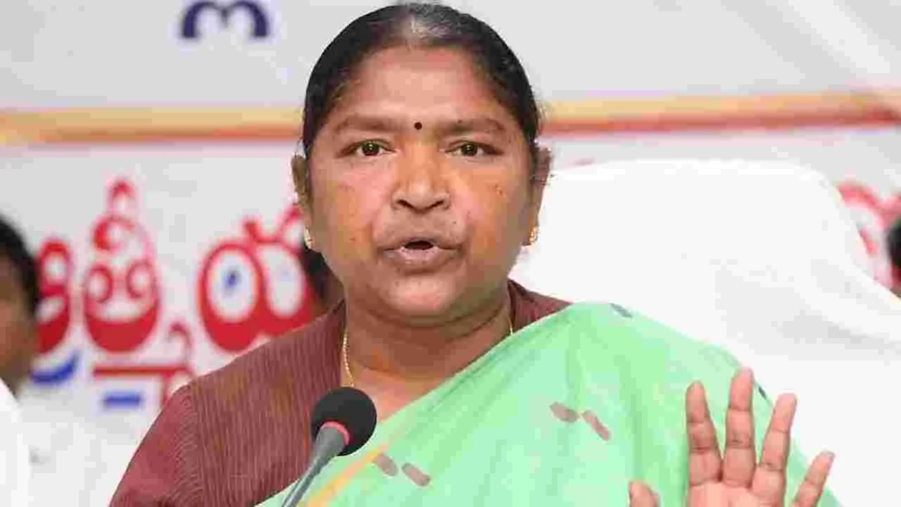 Cyclone Montha: మొంథా తుఫాను.. అధికారులు అప్రమత్తంగా ఉండాలి: మంత్రి సీతక్క