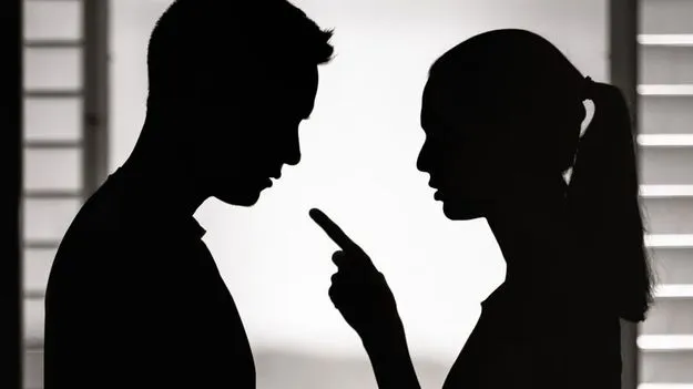 Tension In Eluru: ఫోటోల కలకలం.. కుప్పకూలిన కాపురం.. ఏం జరిగిందంటే