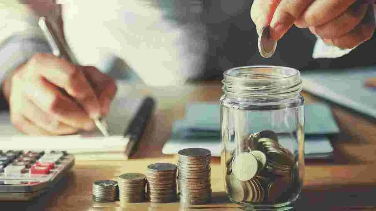 Best Savings Schemes: చిన్న మొత్తాలతో పెద్ద లాభాలు కావాలా? ఇండియాలో టాప్-10 స్కీమ్స్ ఇవే..