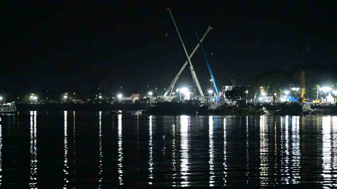 Ganesh Immersion: గణేశ్ నిమజ్జనం వేళ.. లైటింగుల వెలుగులో ట్యాంక్ బండ్