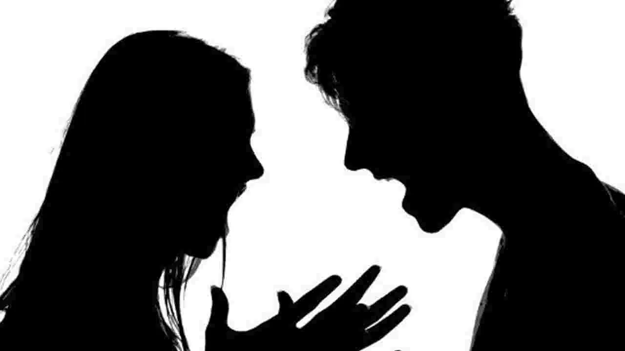 Wife Kills Husband: దారుణం.. కూరగాయల కత్తితో భర్తను చంపేసిన భార్య