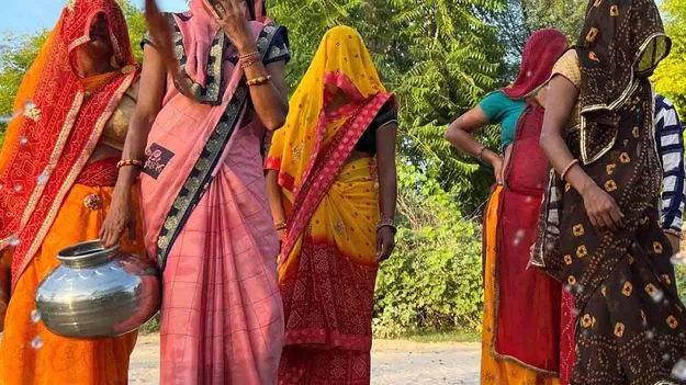 Women Go For Drinking Water: మంచినీళ్ల కోసం వెళ్లిన మహిళలు.. అది చూసి పరుగో పరుగు..