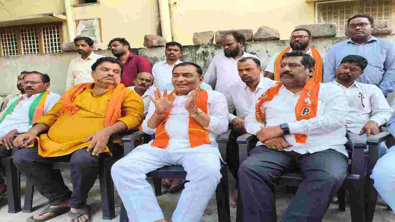 నష్టపోయిన రైతులకు పరిహారం చెల్లించాలి