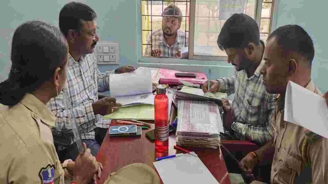 మద్యం టెండర్లకు  అరకొర దరఖాస్తులు