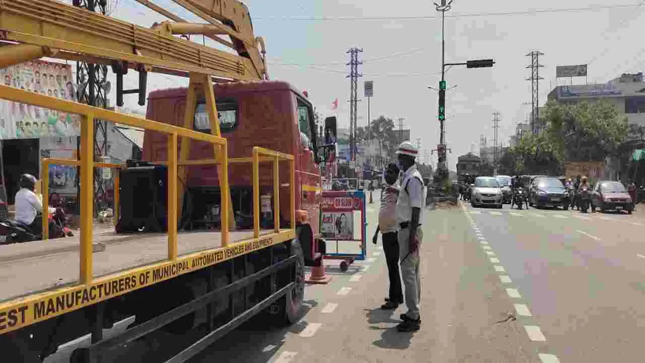 పెద్దపల్లిలో ట్రాఫిక్‌ సిగ్నళ్ల ఏర్పాటు