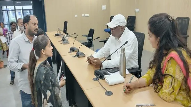 అర్జీల పరిష్కారం సత్వరమే చేయాలి 