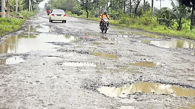 నష్టమొంథా!