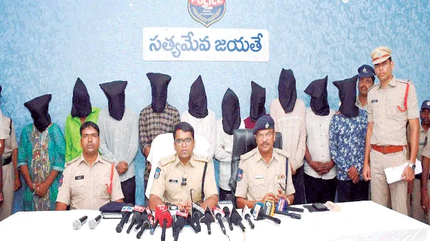 అంతర్రాష్ట్ర గంజాయి ముఠా అరెస్టు 