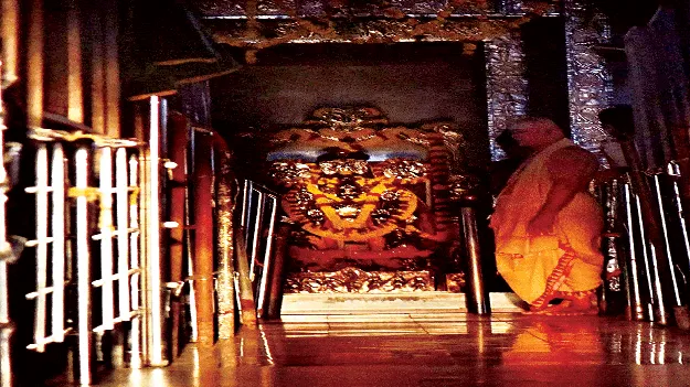  ఆదిత్యుని తాకిన సూర్యకిరణాలు