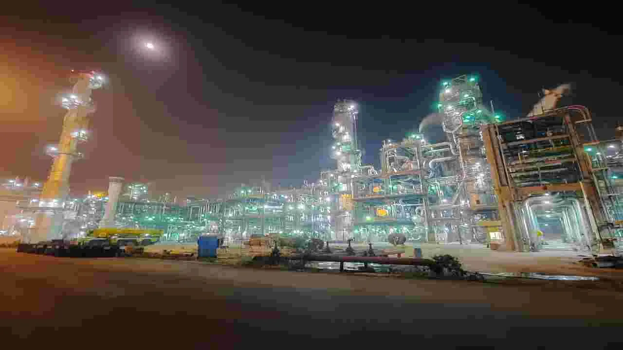 ఆర్‌ఎఫ్‌సీఎల్‌లో నిలిచిన ఉత్పత్తి