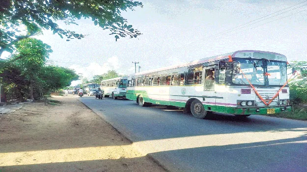  బస్సెనక బస్సు.. ఇబ్బందుల్లో ప్రయాణికులు