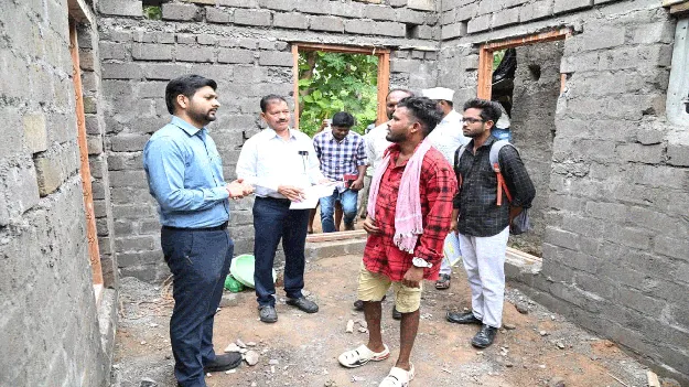 kumaram bheem asifabad- ఇందిరమ్మ ఇళ్ల పనులను వేగవంతం చేయాలి