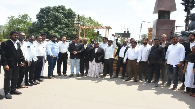 ఖనిలో న్యాయవాదిపై దాడి