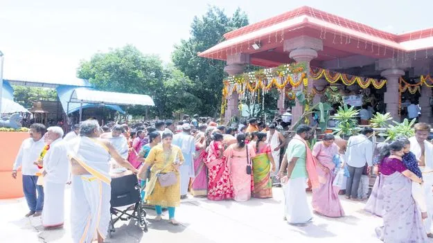 జోగుళాంబ  ఆలయంలో భక్తుల రద్దీ
