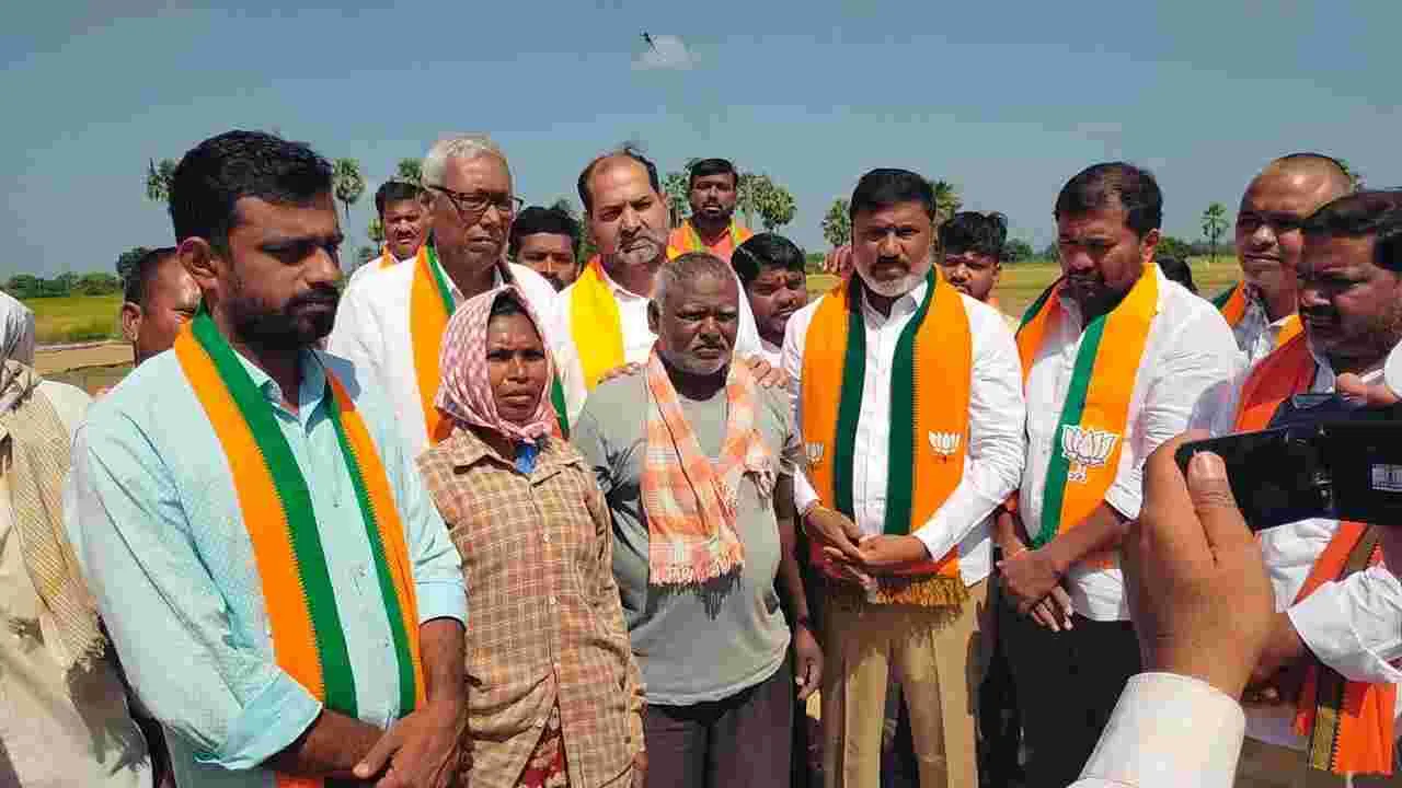 పంటలు నష్టపోయిన రైతులను ఆదుకోవాలి 