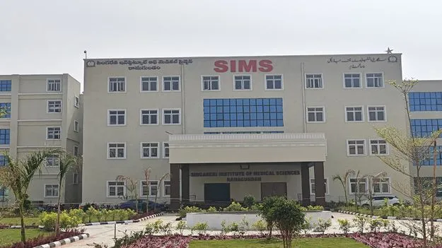 సింగరేణి మెడికల్‌ కళాశాల ప్రిన్సిపాల్‌పై వేటు 