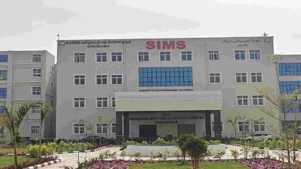 సింగరేణి మెడికల్‌ కళాశాల ప్రిన్సిపాల్‌పై వేటు 