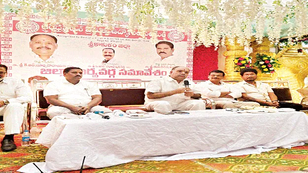 ఉద్యోగుల బకాయిలపై స్పష్టత ఇవ్వాలి