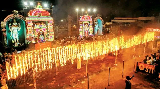 శ్రీగిరిపై పౌర్ణమి వెలుగులు