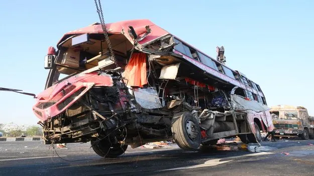 మృత్యు శకటాలు..!