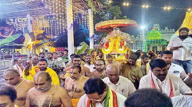 శేషాచల వాసా.. శ్రీవేంకటేశా..