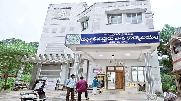 దళారులదే రాజ్యం!