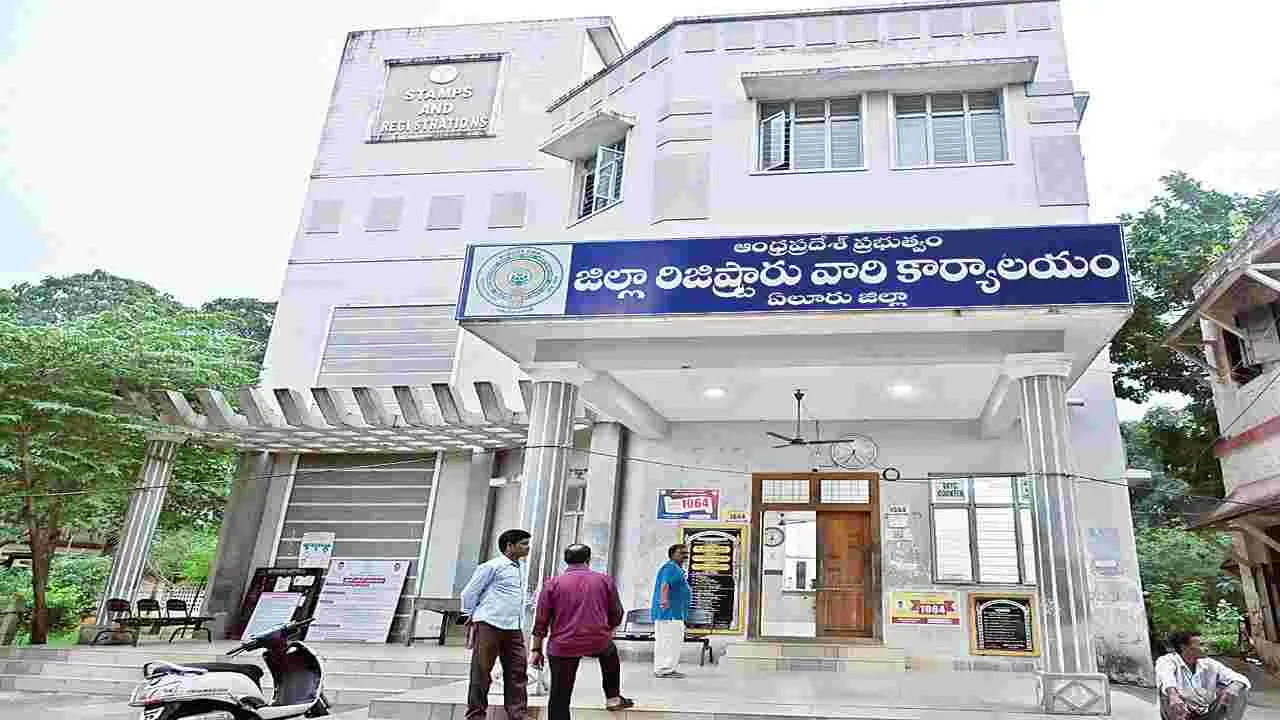 దళారులదే రాజ్యం!