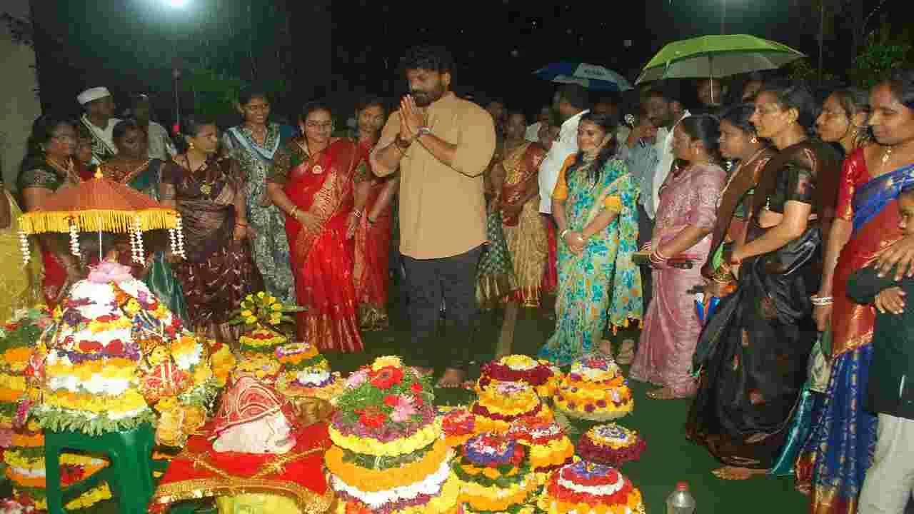 తెలంగాణ సంస్కృతికి ప్రతీక బతుకమ్మ
