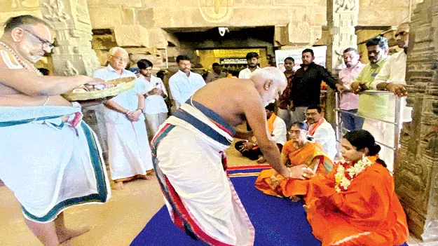 అహోబిలేశుడిని దర్శించుకున్న ఎమ్మెల్యే 