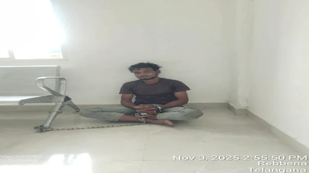 kumaram bheem asifabad- పోలీసుస్టేషన్‌ నుంచి హత్య కేసు నిందితుడి పరార్‌