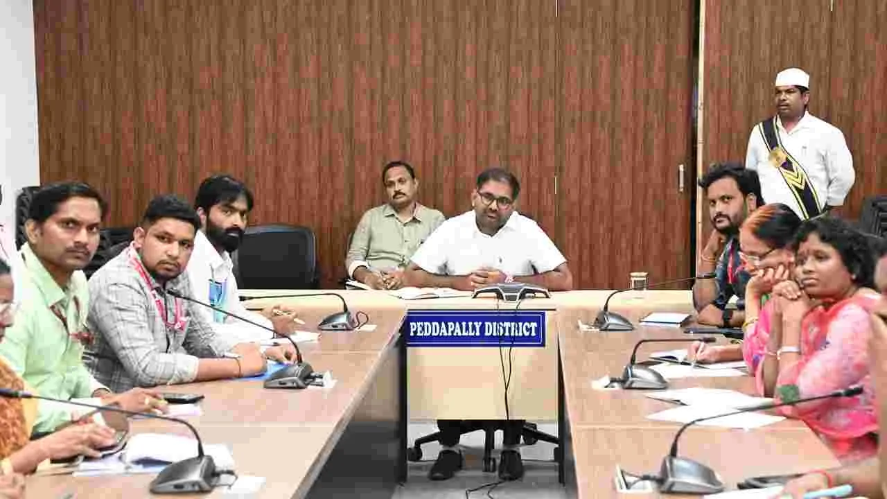 యూరియా పంపిణీపై అప్రమత్తంగా ఉండాలి