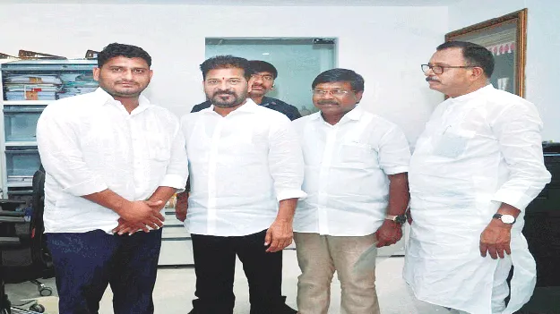 సీఎం రేవంత్‌రెడ్డిని కలిసిన మాజీ సర్పంచ్‌