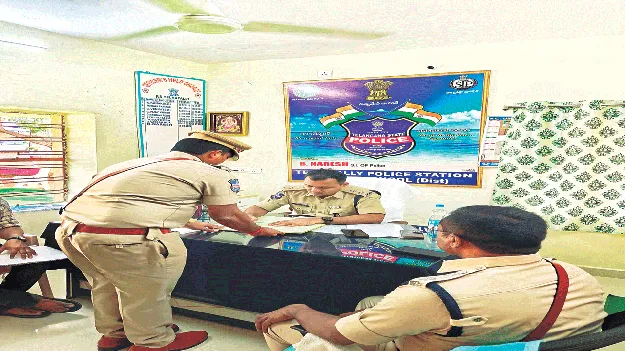 తెలకపల్లి పోలీస్‌ స్టేషన్‌ను తనిఖీ చేసిన ఎస్పీ