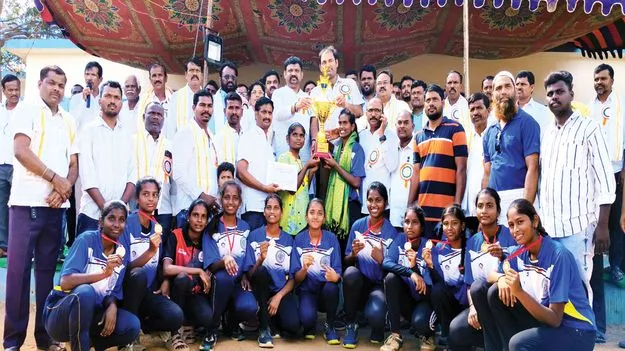 వాలీబాల్‌ విజేత మహబూబ్‌నగర్‌