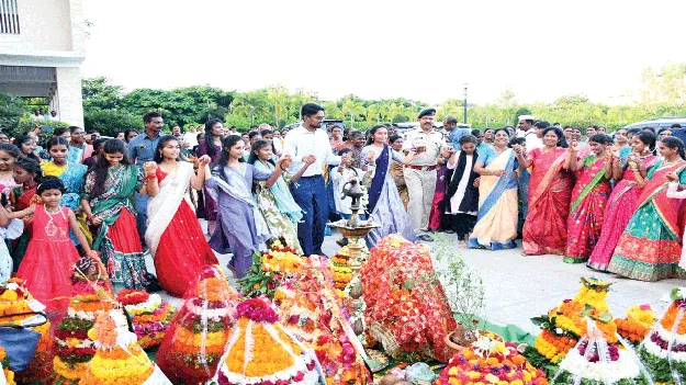 ఘనంగా ‘సద్దుల’ సంబురం