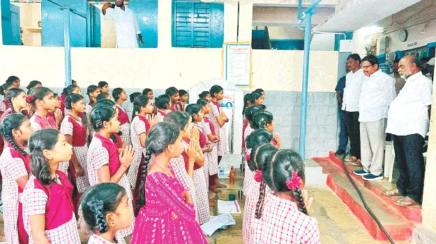 ప్రతీ వసతి గృహాన్ని ఆదర్శంగా తీర్చిదిద్దుతా