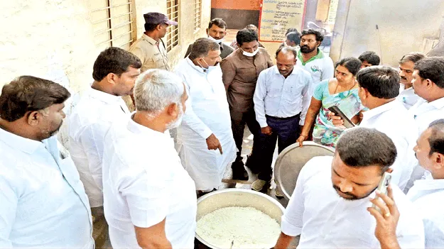 నాణ్యమైన భోజనం అందించాలి