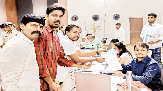 అర్జీలను పరిష్కరించాలి 