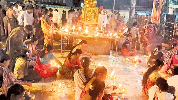 ఆలయాల్లో ‘కార్తీక’ సందడి