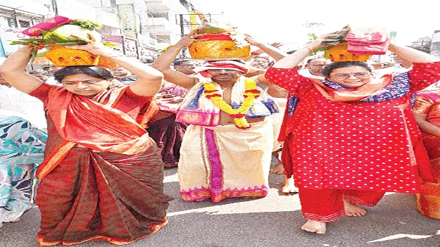 Pydimamba in the children's temple బాలాలయంలో పైడిమాంబ